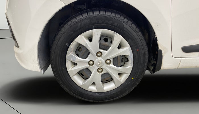 2016 Hyundai Grand i10 SPORTZ 1.1 CRDI, Diesel, Manual, 1,06,501 km, Left Front Wheel