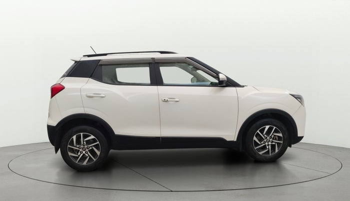 2022 Mahindra XUV300 W8 (O) 1.2 PETROL, Petrol, Manual, 38,272 km, Right Side View