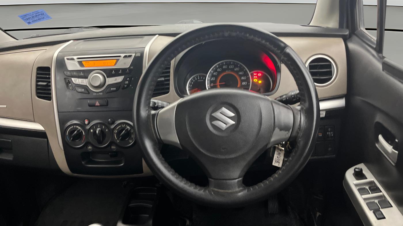 2014 Maruti Wagon R 1.0 VXI, Petrol, Manual, 92,229 km, Steering Wheel Close Up