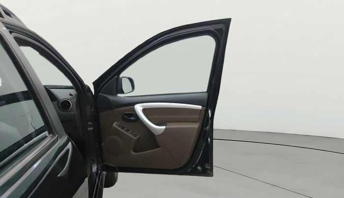 2017 Renault Duster RXL PETROL, Petrol, Manual, 51,961 km, RHS Front Door