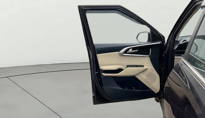 2022 KIA CARENS LUXURY PLUS 1.4 PETROL DCT 7 STR, Petrol, Automatic, 23,657 km, LHS Front Door