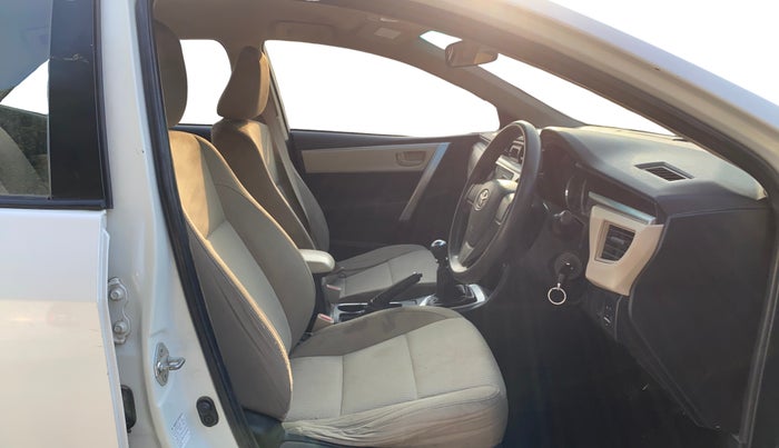 2016 Toyota Corolla Altis JS PETROL, Petrol, Manual, 73,979 km, Right Side Front Door Cabin
