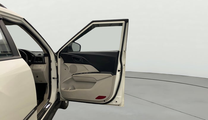 2022 Mahindra XUV300 W6 1.2 PETROL, Petrol, Manual, 41,291 km, RHS Front Door