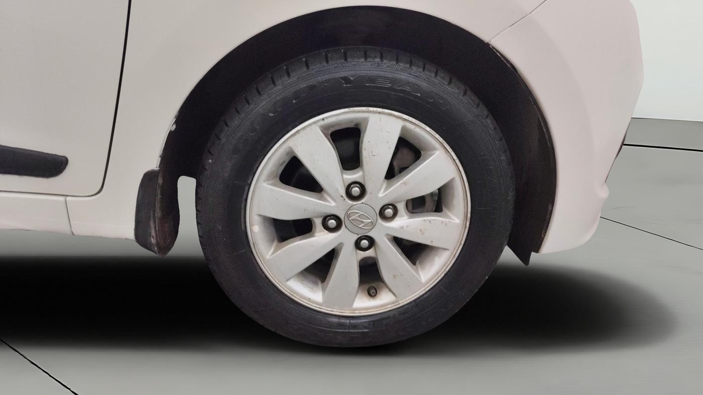 2014 Hyundai Xcent S (O) 1.2, Petrol, Manual, 48,896 km, Right Front Wheel
