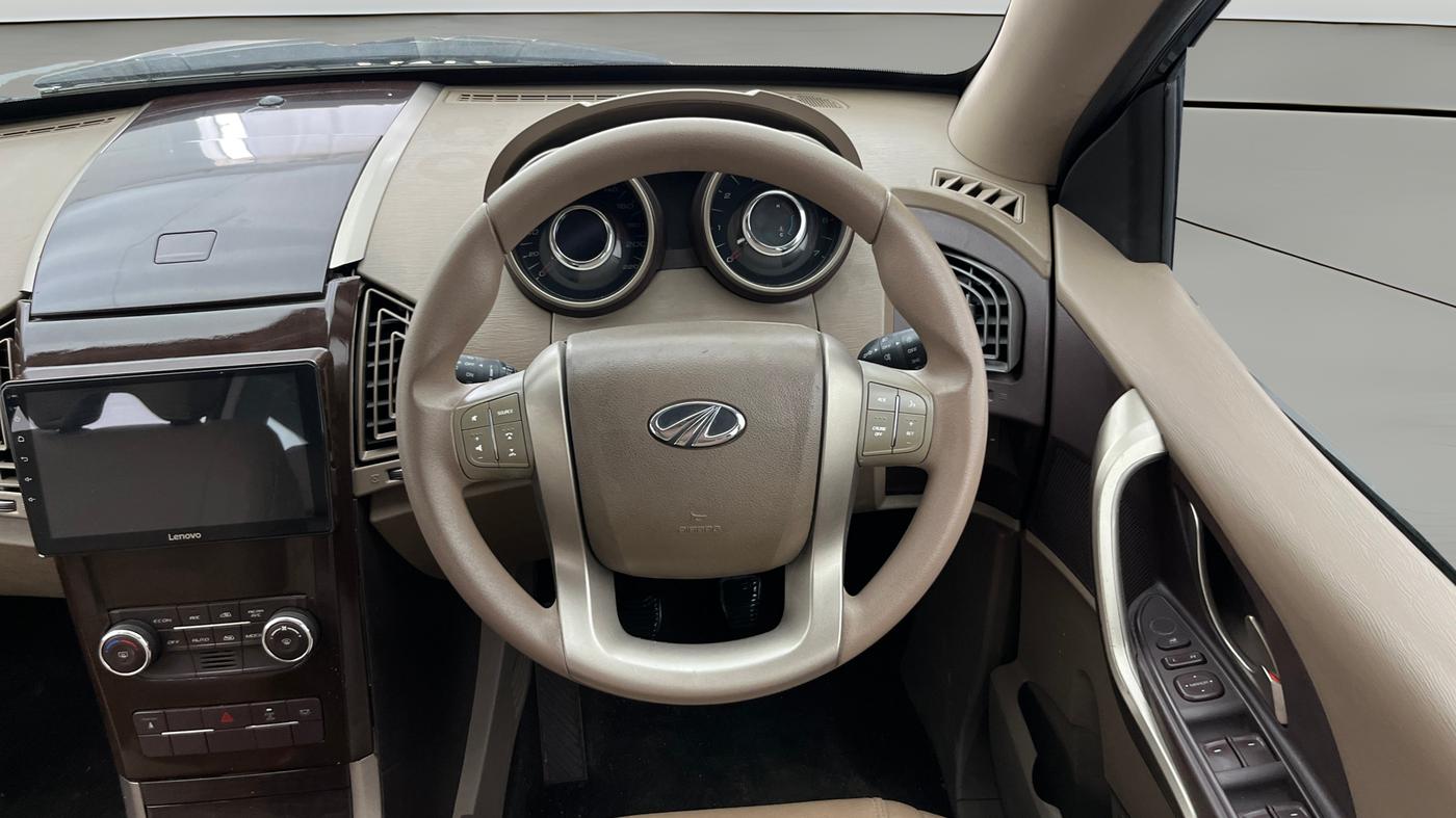 2013 Mahindra XUV500 W6, Diesel, Manual, 77,330 km, Steering Wheel Close Up