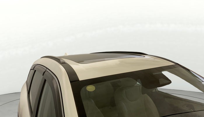 2023 Mahindra XUV700 AX7 Petrol MT 7 STR, Petrol, Manual, 24,144 km, Roof