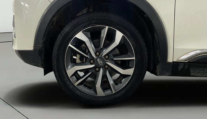 2022 Mahindra XUV300 W8 (O) 1.2 PETROL, Petrol, Manual, 61,570 km, Left Front Wheel