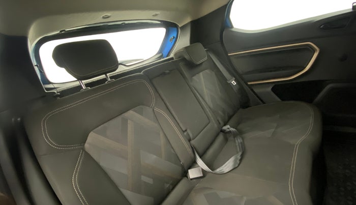 2022 Renault Kiger RXT (O) AMT DUAL TONE, Petrol, Automatic, 55,801 km, Right Side Rear Door Cabin