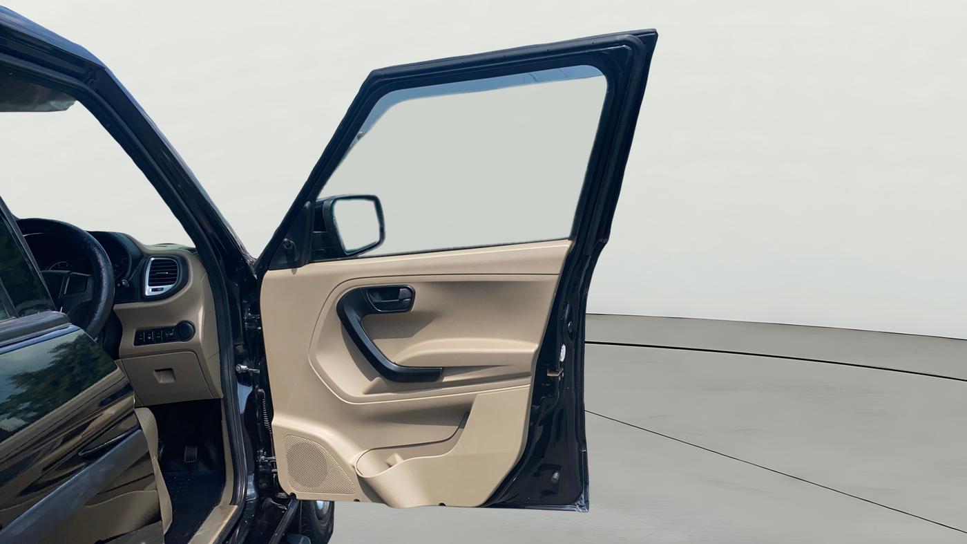 2023 Mahindra BOLERO NEO N 8, Diesel, Manual, 30,272 km, RHS Front Door