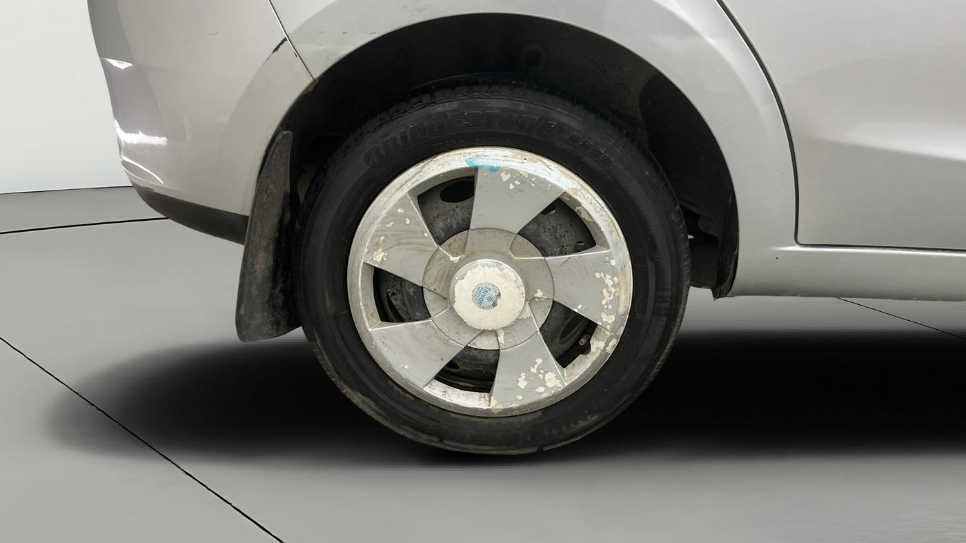 2015 Tata Zest XMS PETROL, Petrol, Manual, 75,897 km, Right Rear Wheel