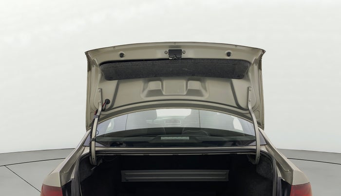 2017 Skoda Rapid AMBITION 1.6 MPI MT, Petrol, Manual, 84,228 km, Boot Door Open