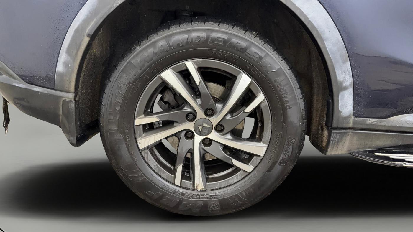 2022 Mahindra XUV700 AX 5 D AT 5 STR, Diesel, Automatic, 50,005 km, Right Rear Wheel