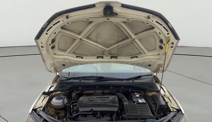 2019 Skoda Octavia STYLE 1.8 TSI AT, Petrol, Automatic, 1,12,805 km, Open Bonet