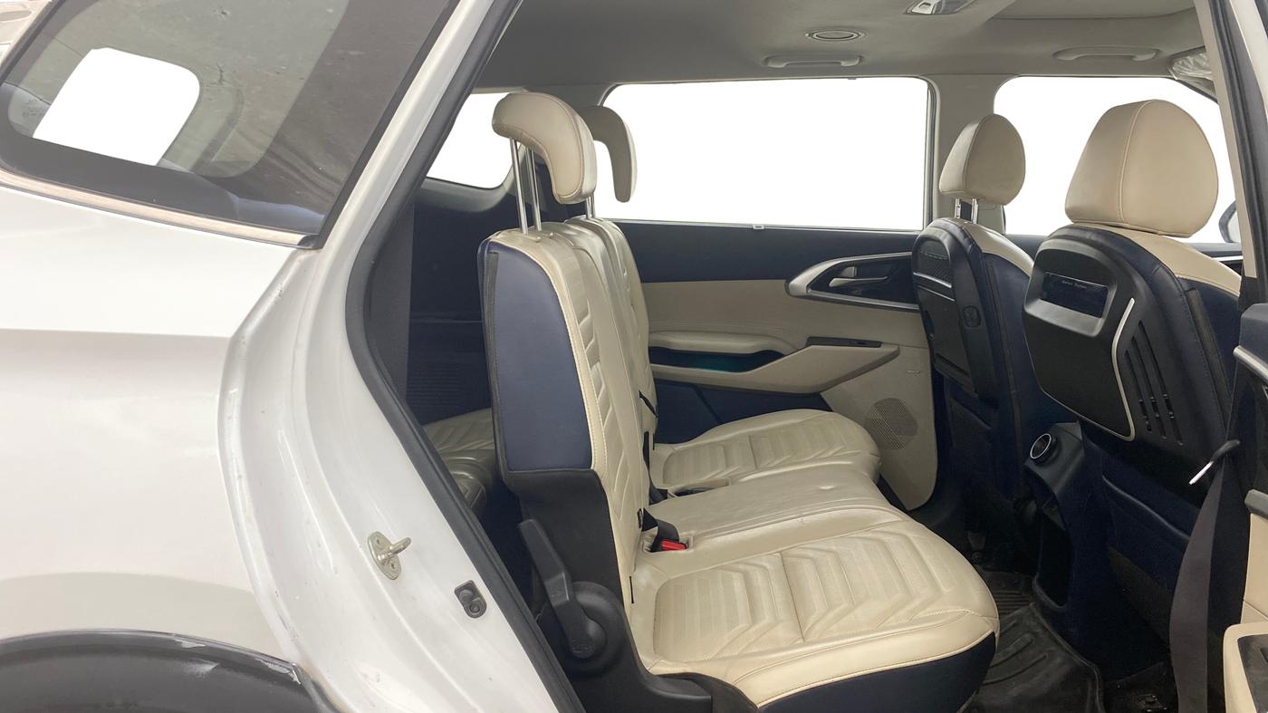 2022 KIA CARENS LUXURY PLUS 1.5 DIESEL 7 STR, Diesel, Manual, 91,907 km, Right Side Rear Door Cabin