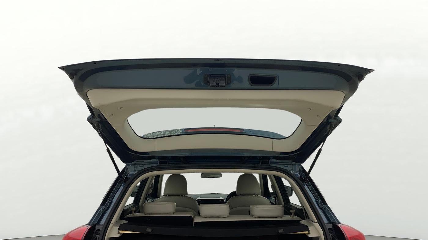 2021 Mahindra XUV300 W8 (O) 1.2 PETROL AMT, CNG, Automatic, 42,652 km, Boot Door Open