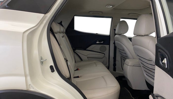 2022 Mahindra XUV300 W8 (O) 1.2 PETROL AMT, Petrol, Automatic, 39,378 km, Right Side Rear Door Cabin