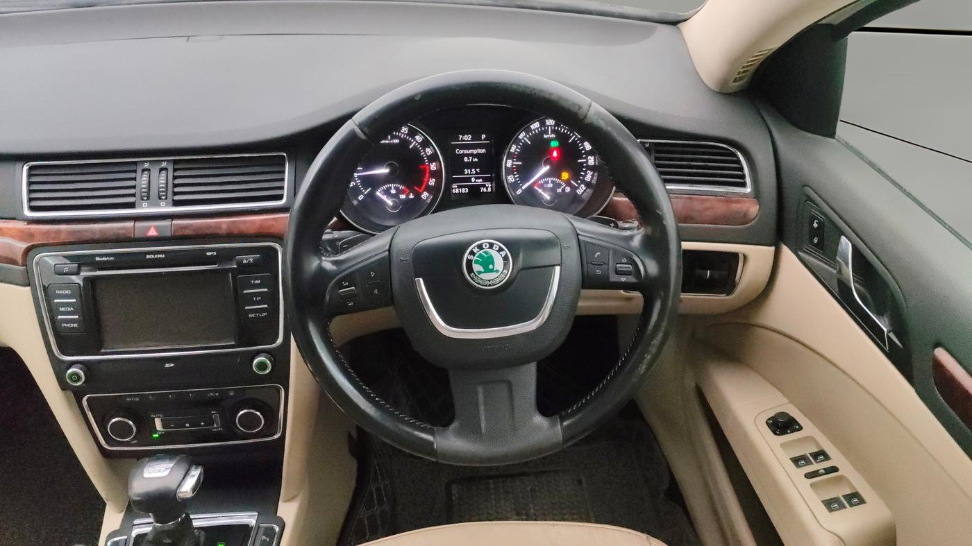 2013 Skoda Superb ELEGANCE 2.0 TDI CR AT, Diesel, Automatic, 68,183 km, Steering Wheel Close Up