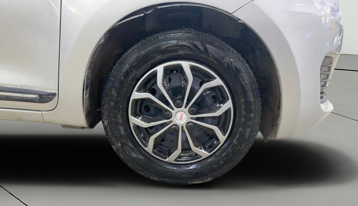 2020 Maruti Swift VXI, Petrol, Manual, 49,751 km, Right Front Wheel