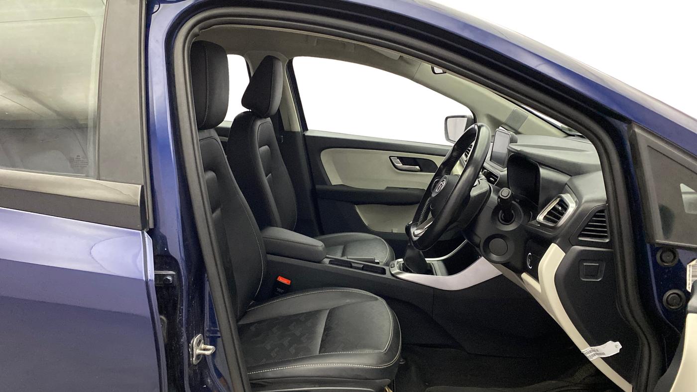 2023 Tata ALTROZ XZ PLUS PETROL, Petrol, Manual, 19,744 km, Right Side Front Door Cabin