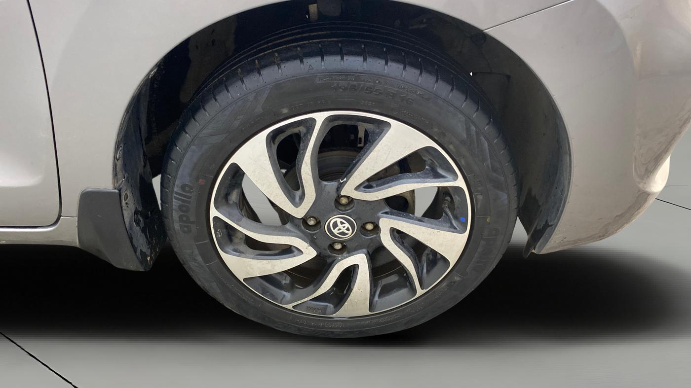 2020 Toyota Glanza V, Petrol, Manual, 43,323 km, Right Front Wheel