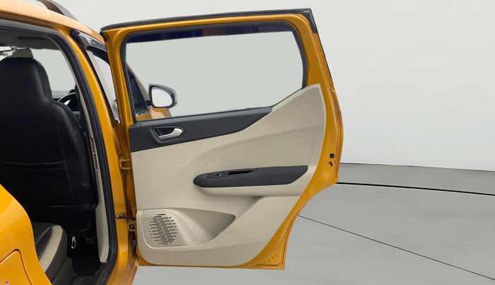 2020 Renault TRIBER RXZ AMT, Petrol, Automatic, 55,886 km, RHS Rear Door