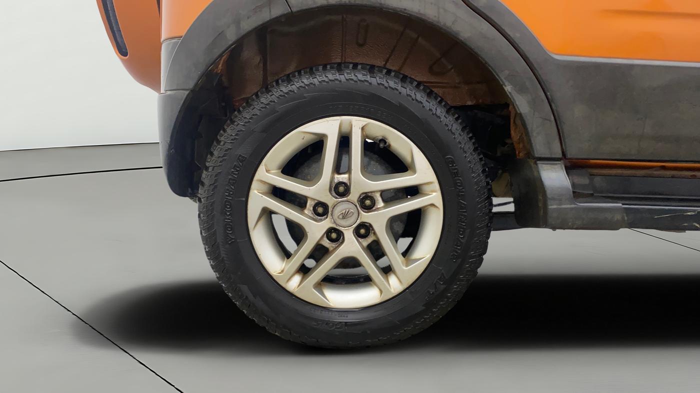 2016 Mahindra NUVOSPORT N8, Diesel, Manual, 1,30,472 km, Right Rear Wheel