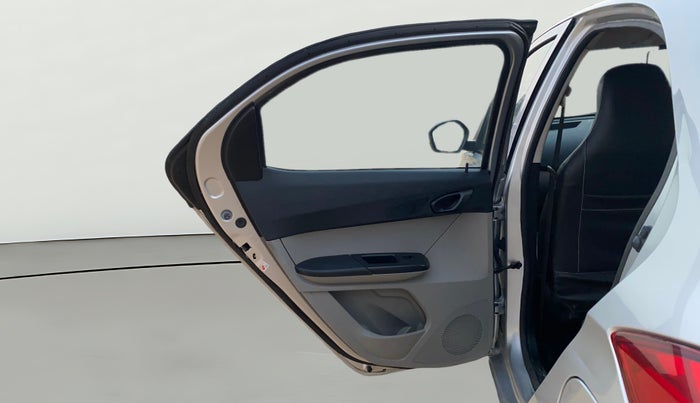 2018 Tata Tiago XT PETROL, CNG, Manual, 72,080 km, LHS Rear Door