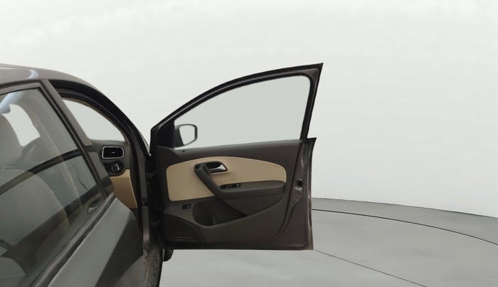 2014 Volkswagen Vento HIGHLINE PETROL AT, Petrol, Automatic, 98,542 km, RHS Front Door