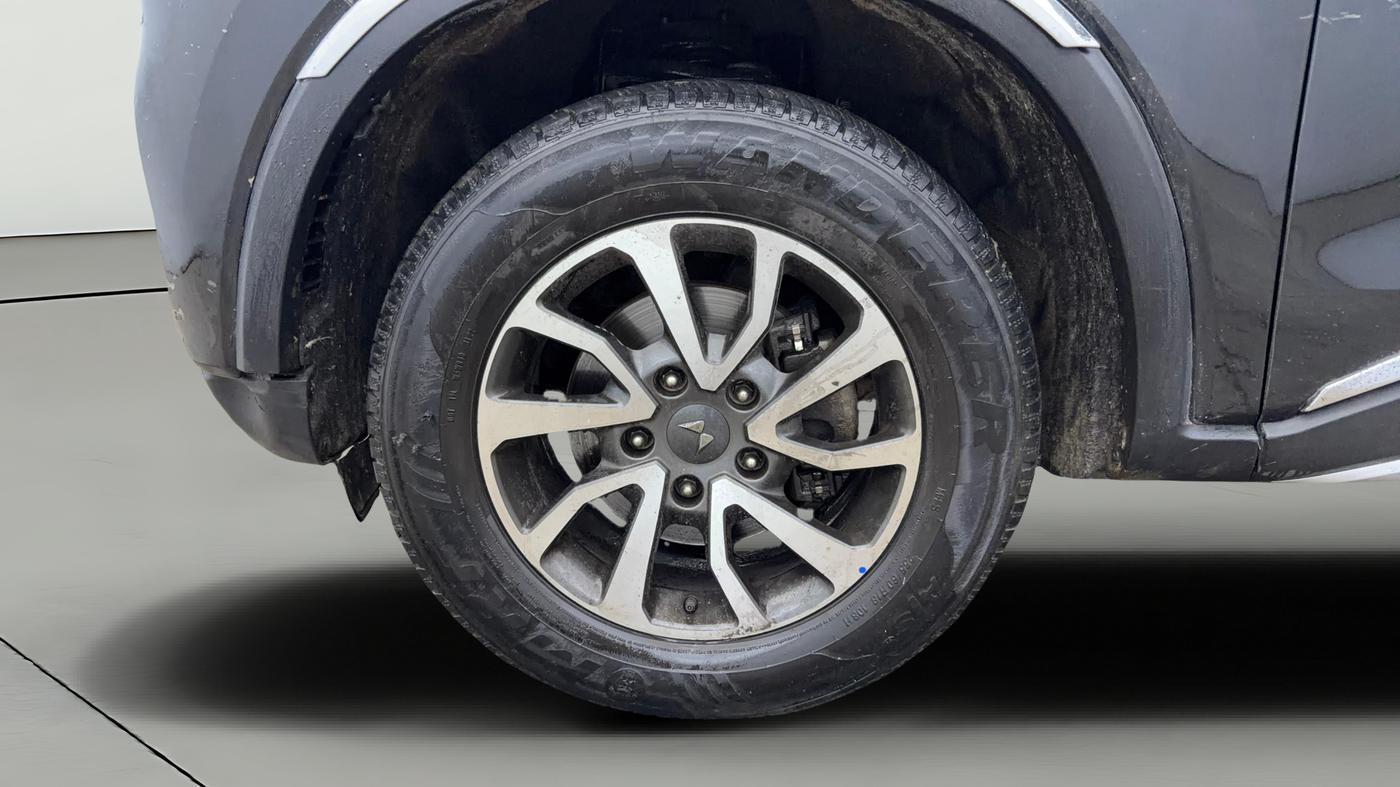 2022 Mahindra SCORPIO-N Z8 L DIESEL AT 2WD 7 STR, Diesel, Automatic, 25,432 km, Left Front Wheel