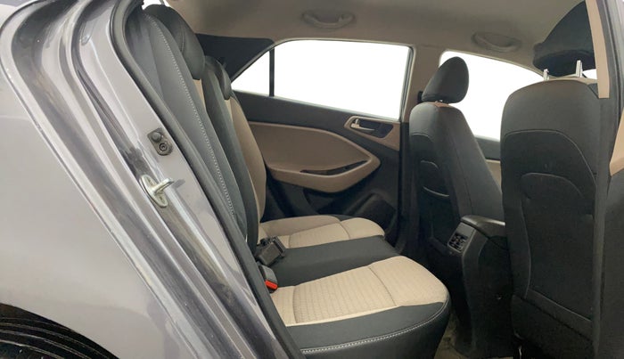 2016 Hyundai Elite i20 MAGNA 1.2, Petrol, Manual, 77,038 km, Right Side Rear Door Cabin