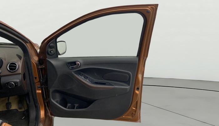 2019 Ford FREESTYLE TITANIUM 1.2 PETROL, Petrol, Manual, 58,779 km, RHS Front Door