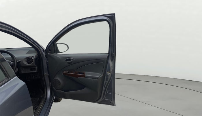 2013 Toyota Etios G, Petrol, Manual, 93,954 km, RHS Front Door