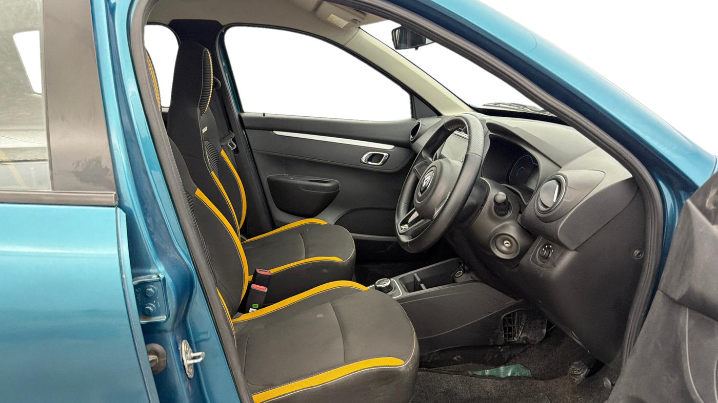 2022 Renault Kwid CLIMBER AMT 1.0, Petrol, Automatic, 13,923 km, Right Side Front Door Cabin