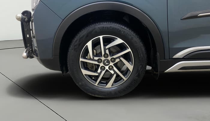 2022 Mahindra XUV300 W8 (O) 1.2 PETROL AMT, Petrol, Automatic, 1,19,785 km, Left Front Wheel