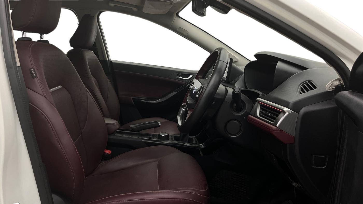 2024 Tata Curvv Accomplished S 1.2 Petrol 6MT, Petrol, Manual, 28,402 km, Right Side Front Door Cabin