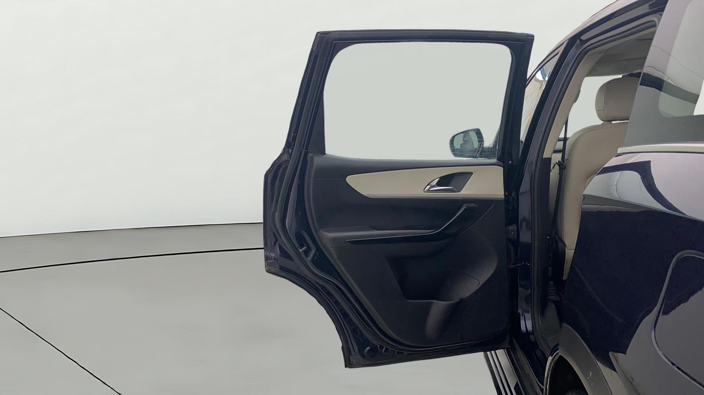 2023 Mahindra XUV700 AX 7 D AT 7 STR, Diesel, Automatic, 87,623 km, LHS Rear Door