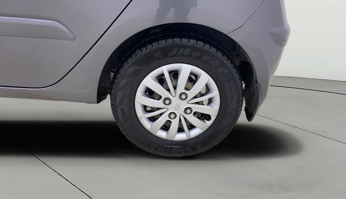 2013 Hyundai i10 SPORTZ 1.2, CNG, Manual, 1,28,823 km, Left Rear Wheel