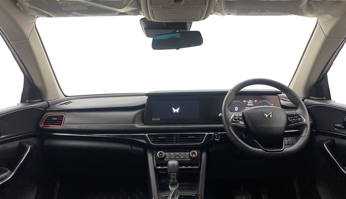 2024 Mahindra XUV700 AX 7 LUXURY P AT 7 STR, Petrol, Automatic, 28,763 km, Dashboard