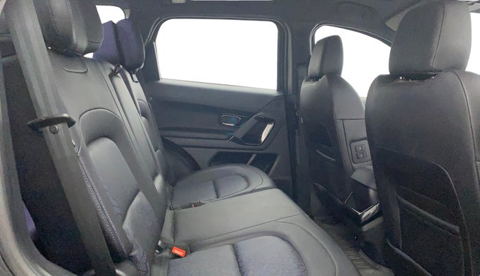 2023 Tata Safari XZA PLUS O DARK EDITION, Diesel, Automatic, 34,482 km, Right Side Rear Door Cabin