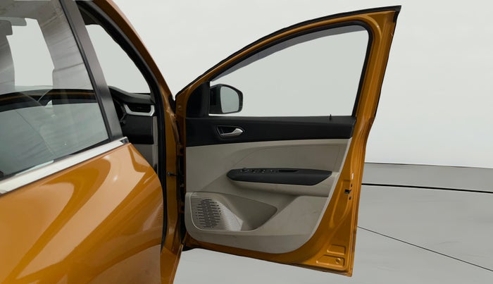 2024 Renault TRIBER RXZ, Petrol, Manual, 20,636 km, RHS Front Door