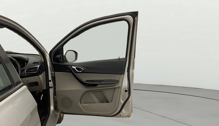 2018 Tata Tiago XZ PETROL, Petrol, Manual, 1,39,758 km, RHS Front Door