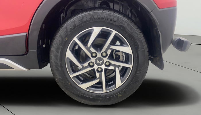 2023 Mahindra XUV300 W8 (O) 1.2 PETROL AMT, Petrol, Automatic, 18,366 km, Left Rear Wheel