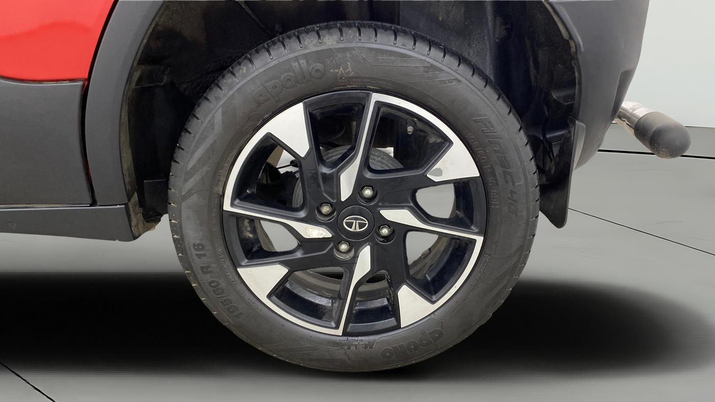 2021 Tata PUNCH CREATIVE  1.2 RTN DUAL TONE, Petrol, Manual, 33,817 km, Left Rear Wheel