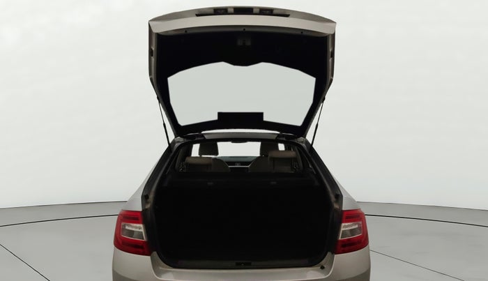 2016 Skoda Octavia AMBITION PLUS AT 1.8 TSI, Petrol, Automatic, 92,840 km, Boot Door Open