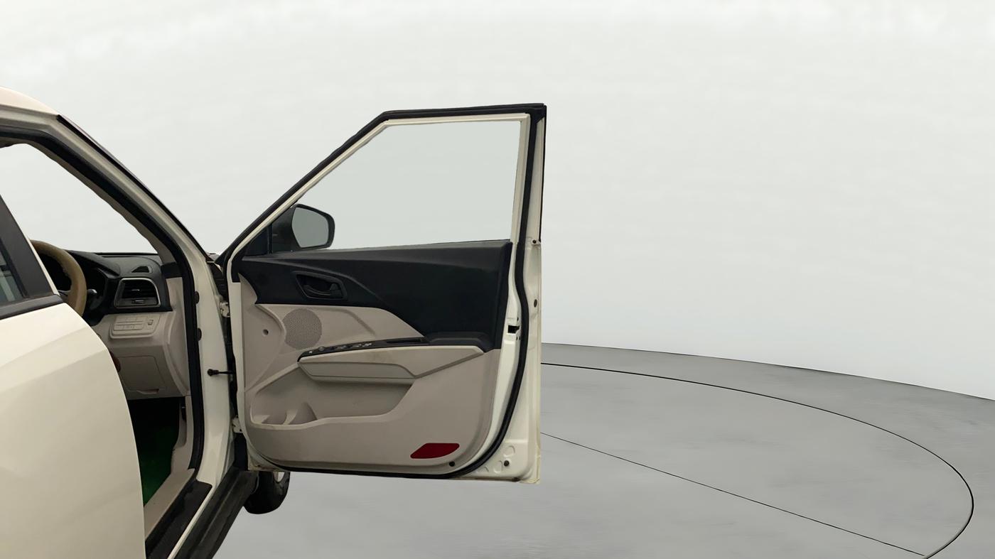 2020 Mahindra XUV300 W6 1.2 PETROL, Petrol, Manual, 15,386 km, RHS Front Door