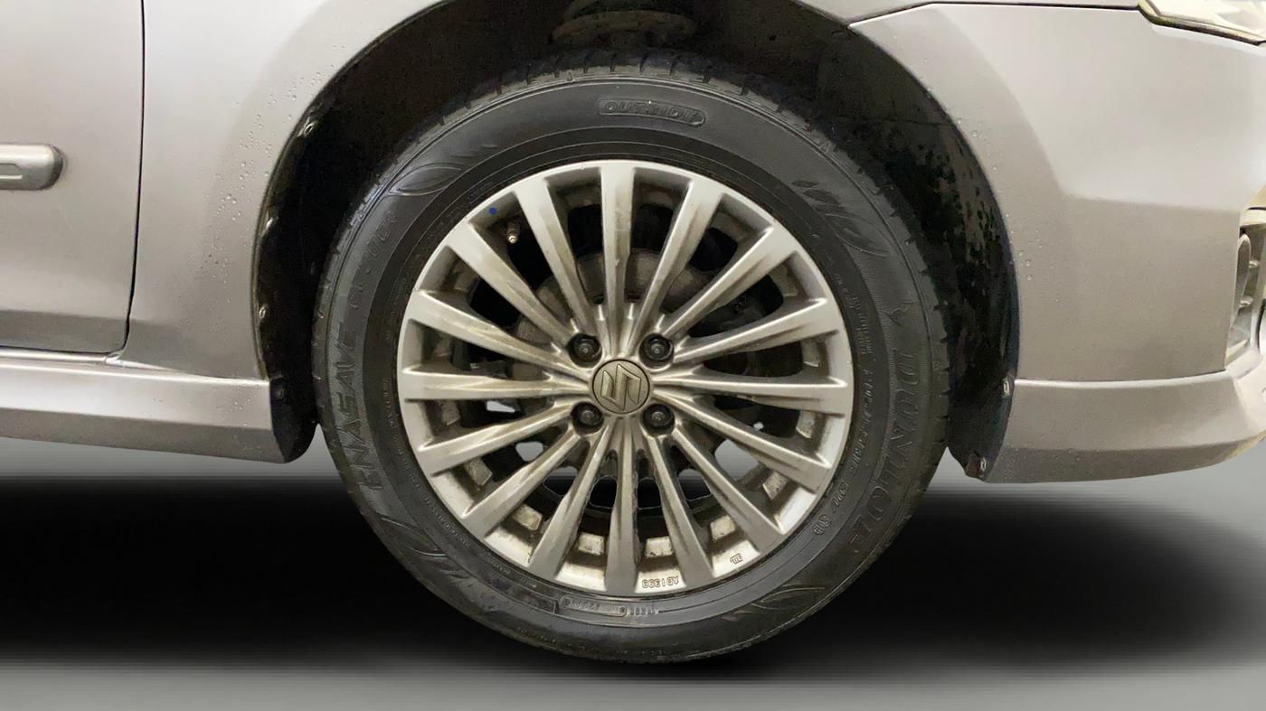 2016 Maruti Ciaz ZXI+ RS, Petrol, Manual, 76,161 km, Right Front Wheel