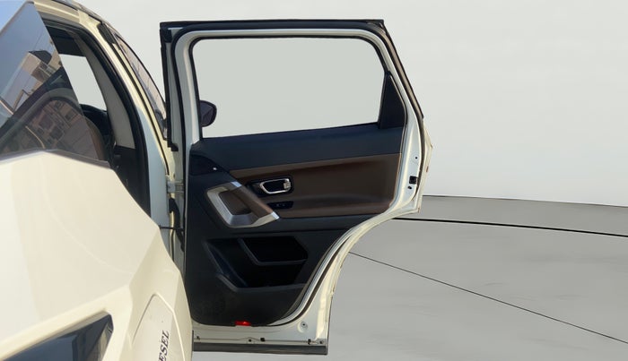 2020 Tata Harrier XZA 2.0L DUAL TONE, Diesel, Automatic, 1,22,626 km, RHS Rear Door