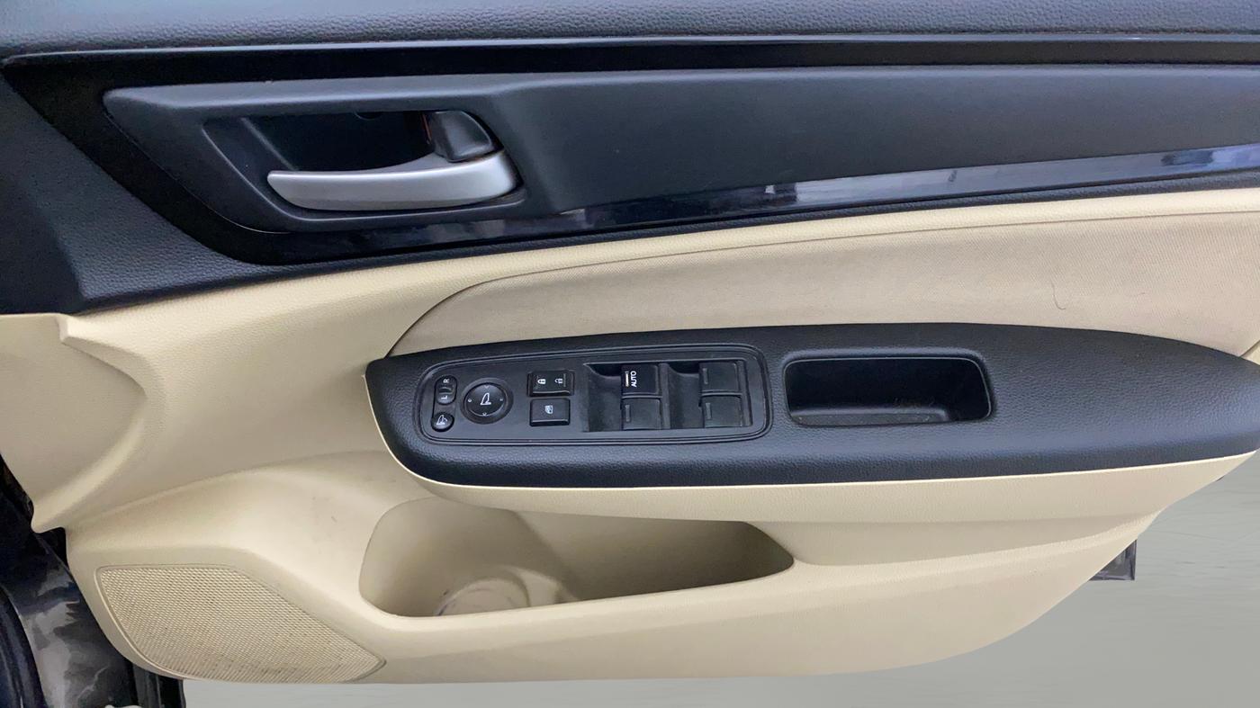 2021 Honda Amaze 1.2L I-VTEC S, Petrol, Manual, 37,925 km, Driver Side Door Panels Control