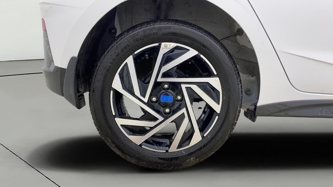 2025 Hyundai NEW I20 ASTA (O) 1.2 IVT, Petrol, Automatic, 16,681 km, Right Rear Wheel
