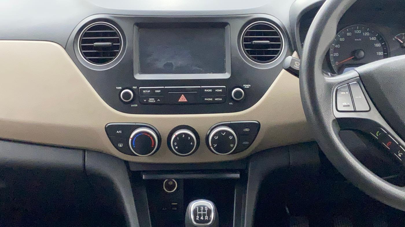 2017 Hyundai Xcent SX 1.2, Petrol, Manual, 79,971 km, Air Conditioner
